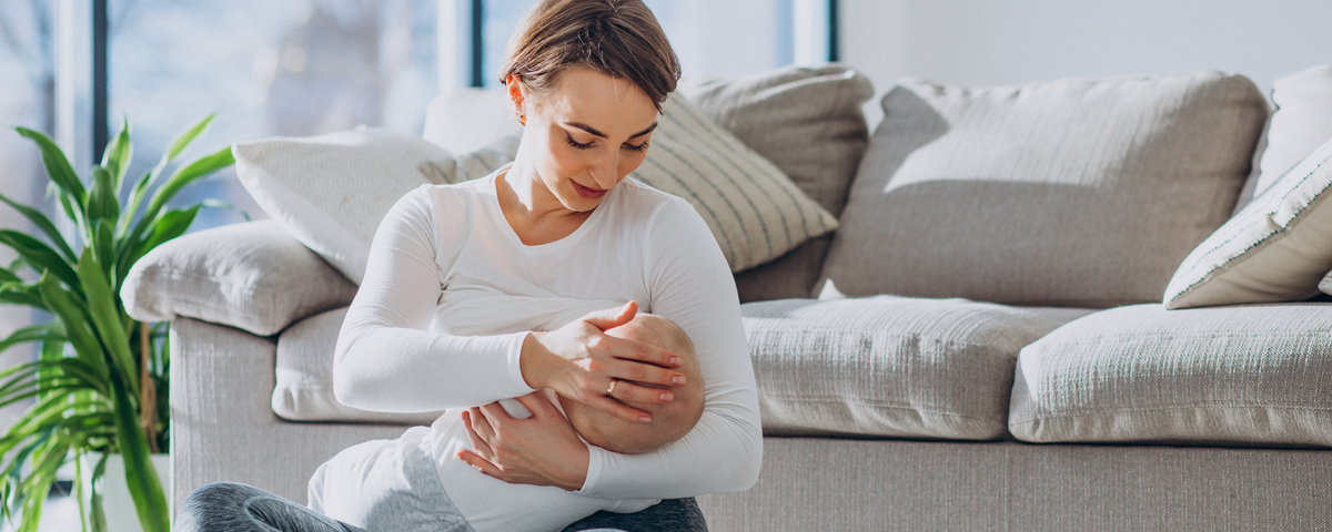 Breastfeeding and Formula Feeding